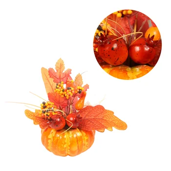 Изкуствени тикви, плодове, тикви и есенни листа клен, композиция от тиква за есенни декорации за Деня на Благодарността (украса
